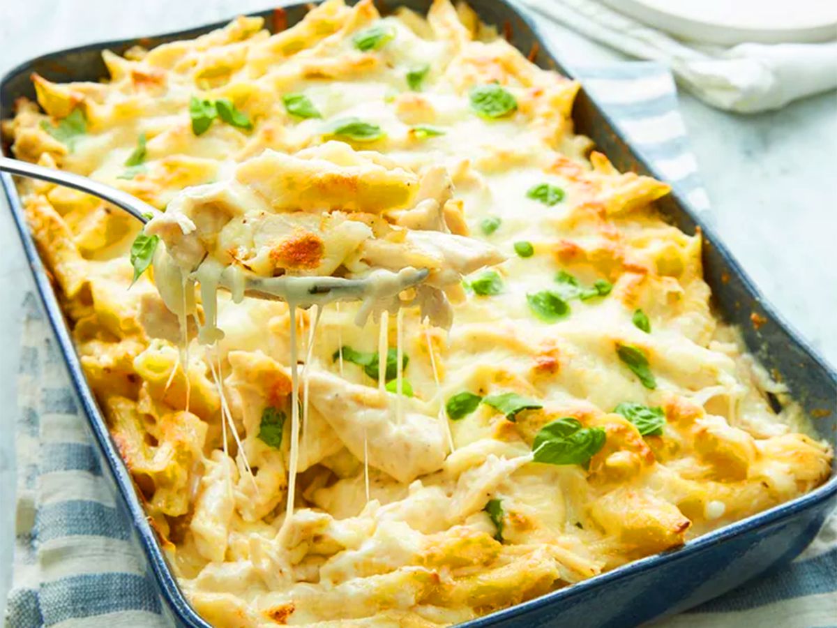Cheesy Chicken (Alfredo) Pasta Bake
