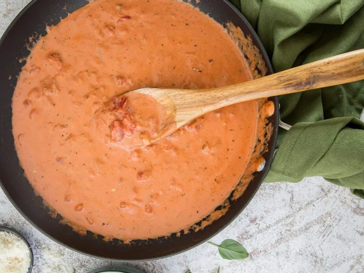 Creamy Tomato and Garlic Sauce